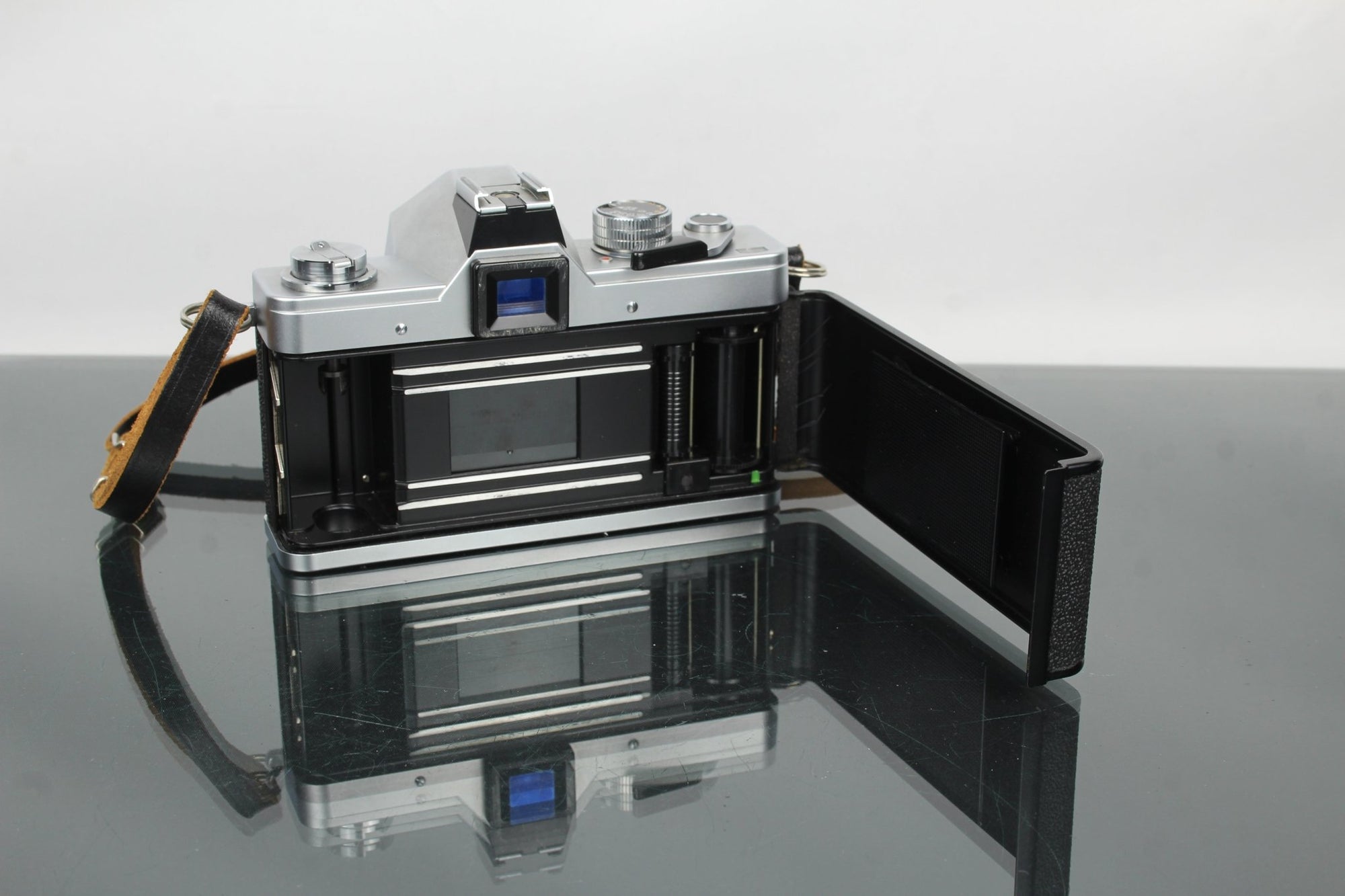 Praktica Super TL3 + 50mm 1.8 Pentacon lens (M42 mount) - Dutch|Thrift