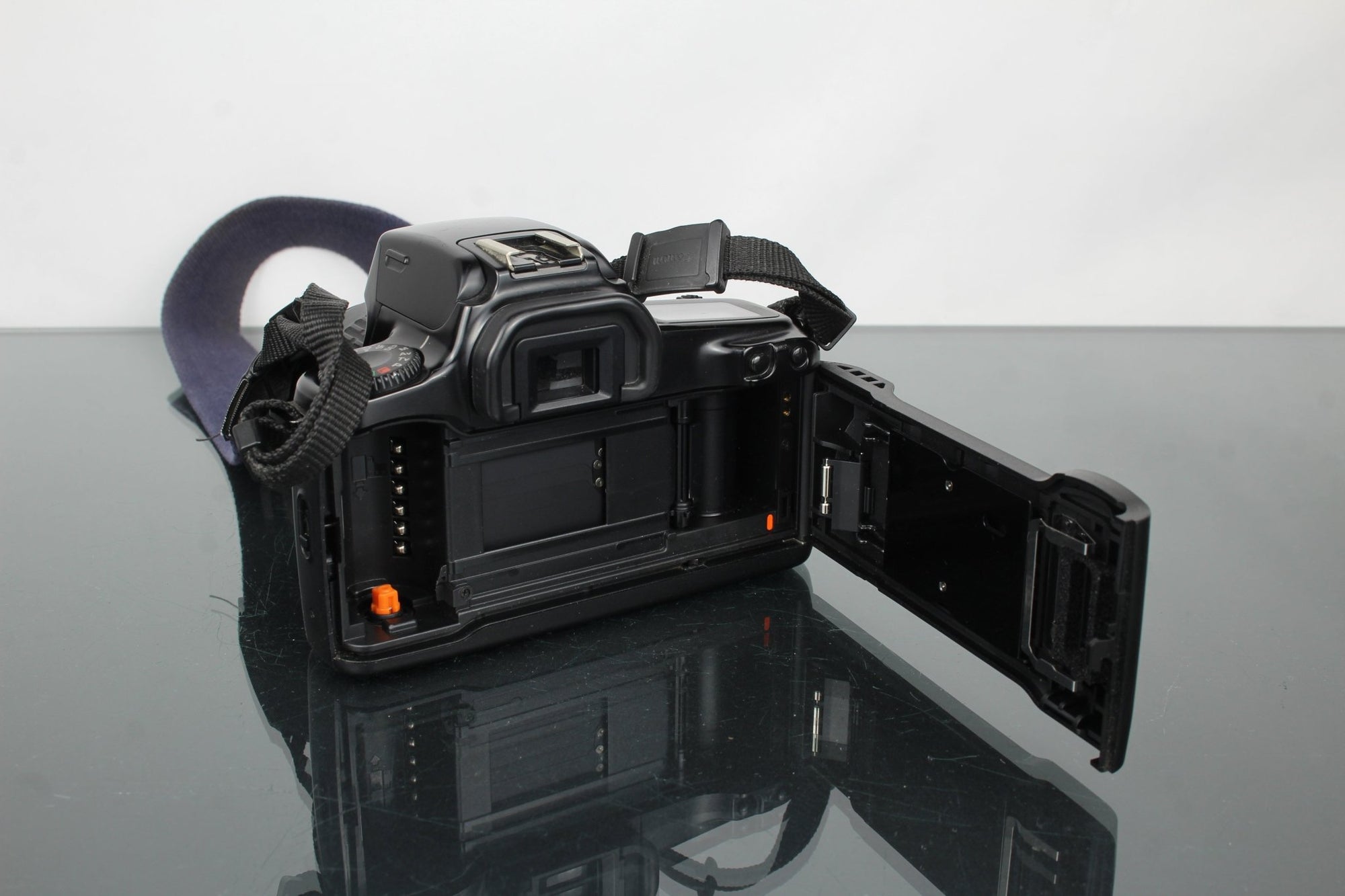 Canon EOS 1000F N + Canon 35 - 80mm 1:4 - 5.6 lens - Dutch|Thrift