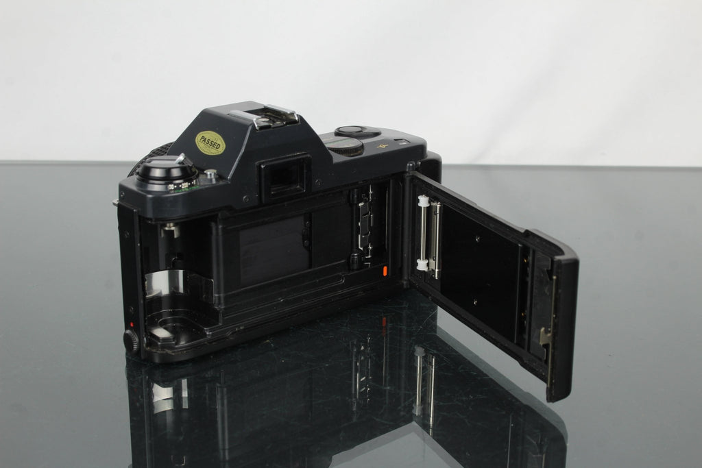 Canon T50 + 50mm 1.8 Canon FD lens - Dutch|Thrift