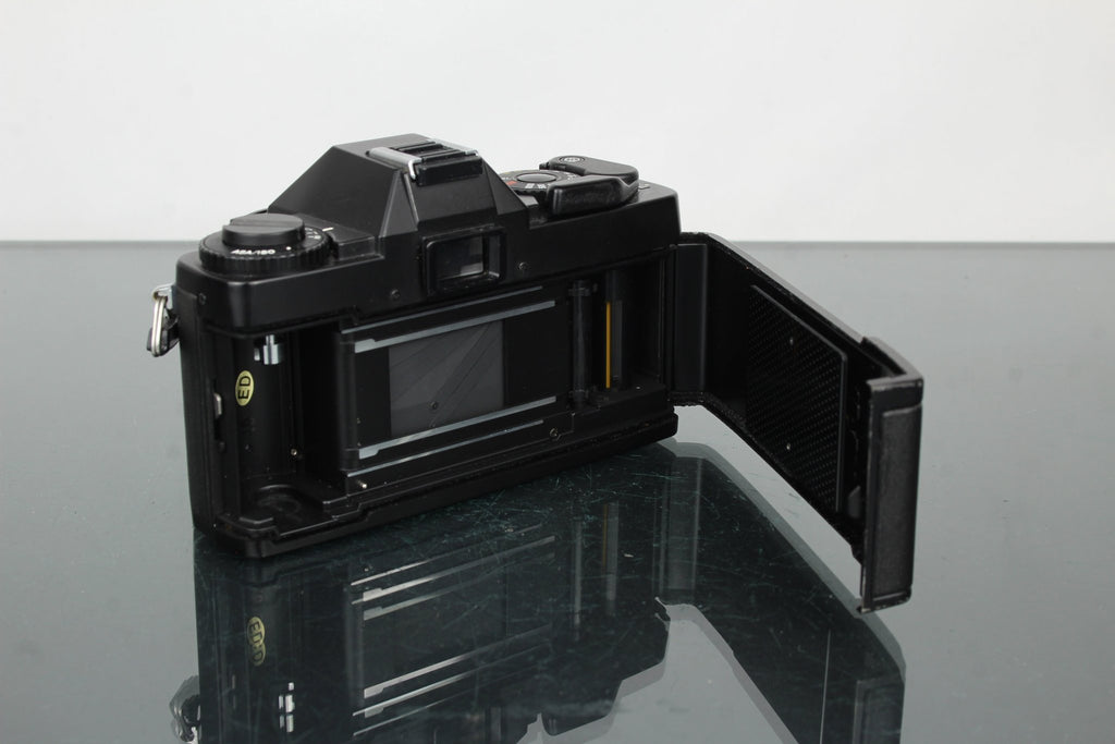 Mamiya ZM quartz + Mamiya - Sekor 1:3.5 28mm lens - Dutch|Thrift