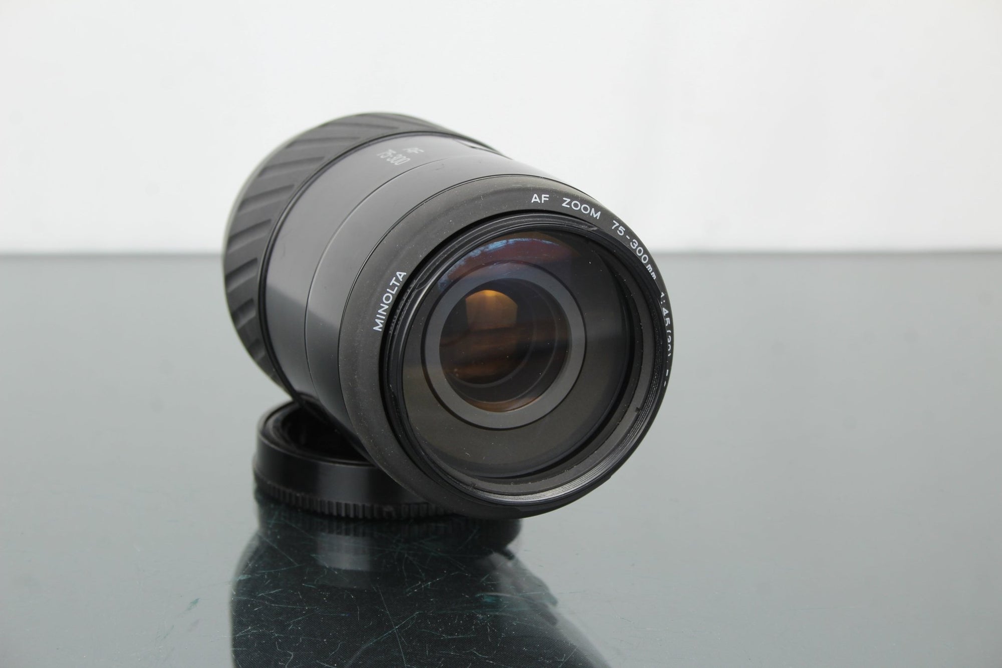 Minolta AF Zoom 75 - 300mm 1:4.5(32) - 5.6 - Dutch|Thrift