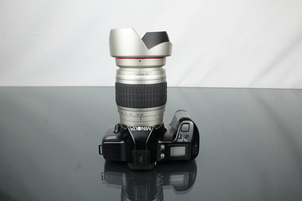 Minolta Dynax 3000I + VoigtLänder 28 - 210mm 1:4,2 - 6,5 lens - Dutch|Thrift