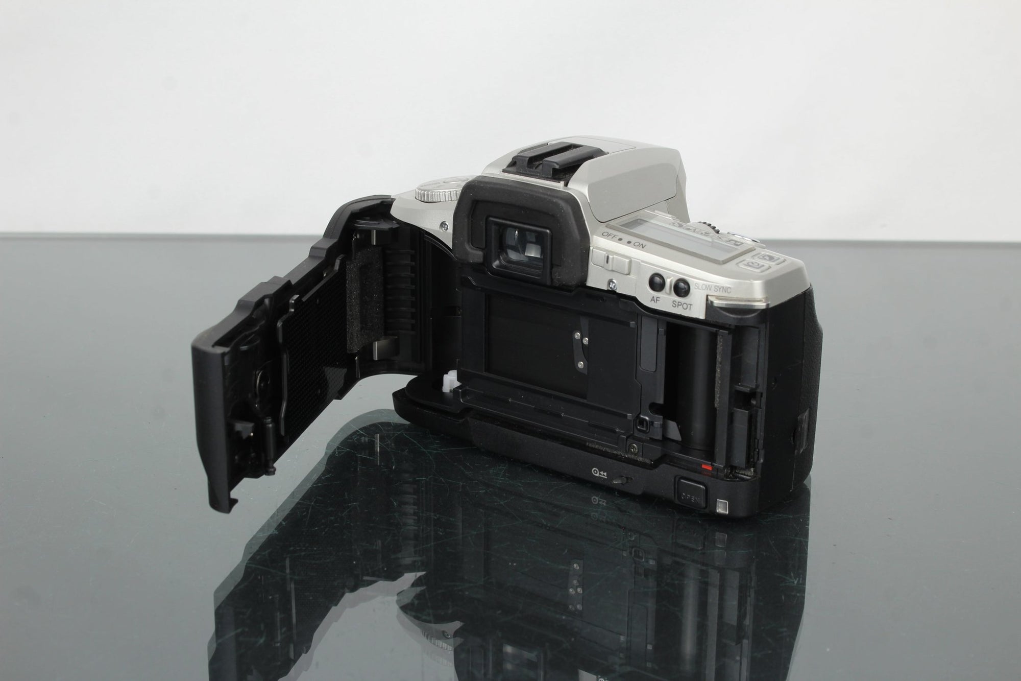 Minolta Dynax 4 - Dutch|Thrift