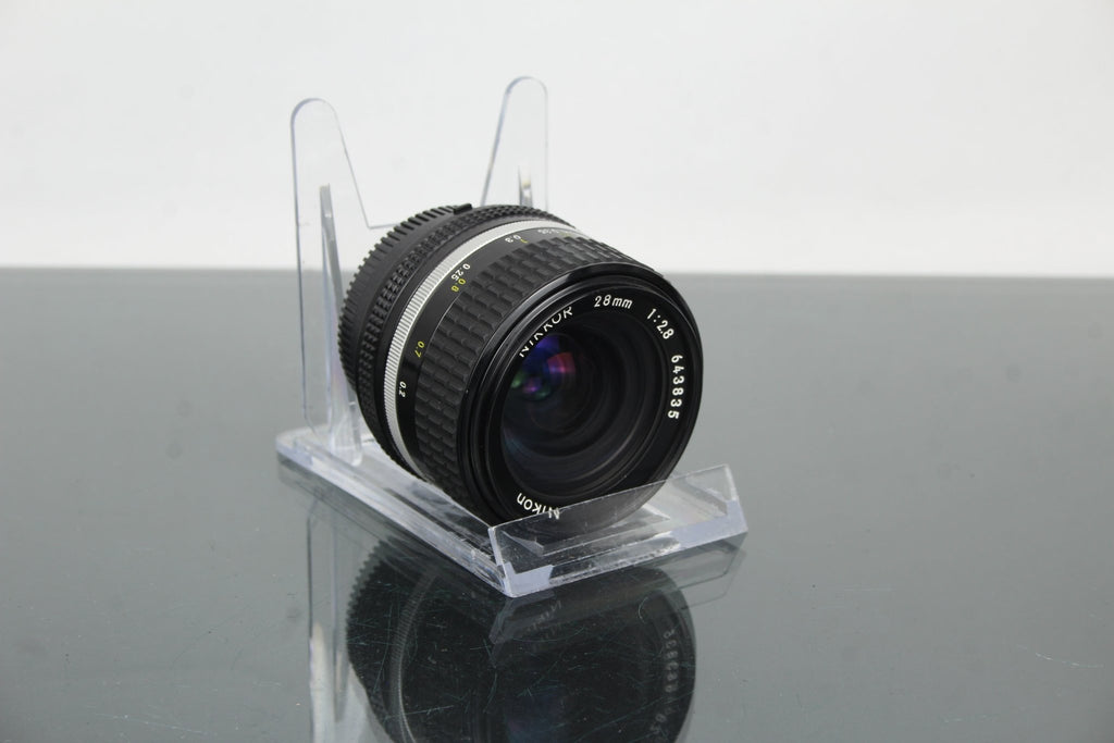 Nikkor 28mm 1:2.8 Nikon F mount - Dutch|Thrift