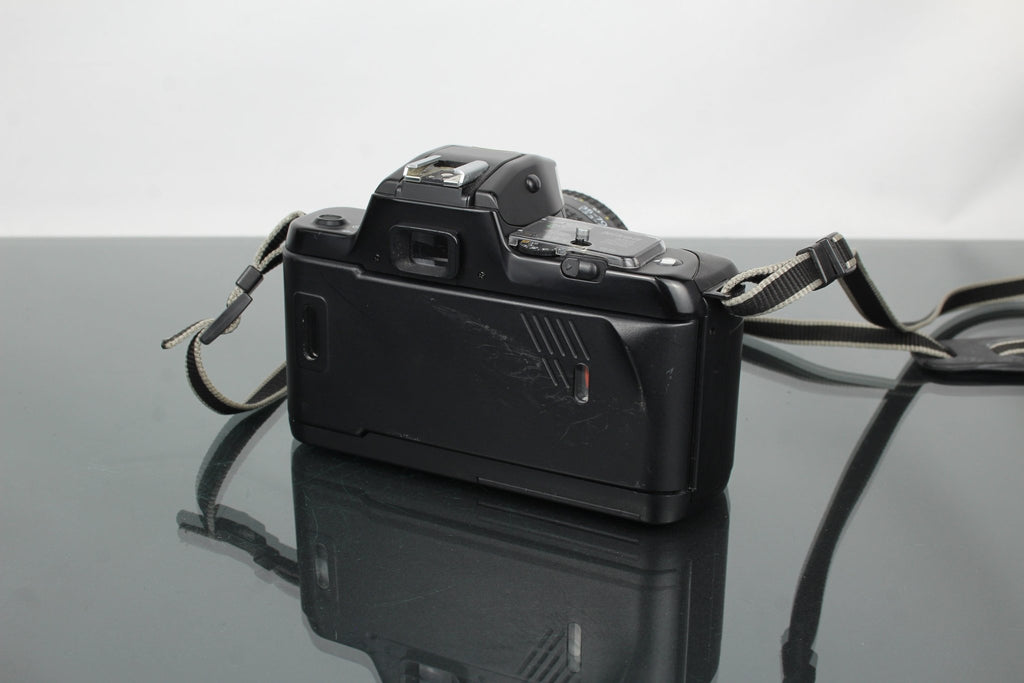 Nikon AF F - 401S + 35 - 70mm 1:3.3 - 4.5 Nikon F - mount lens - Dutch|Thrift