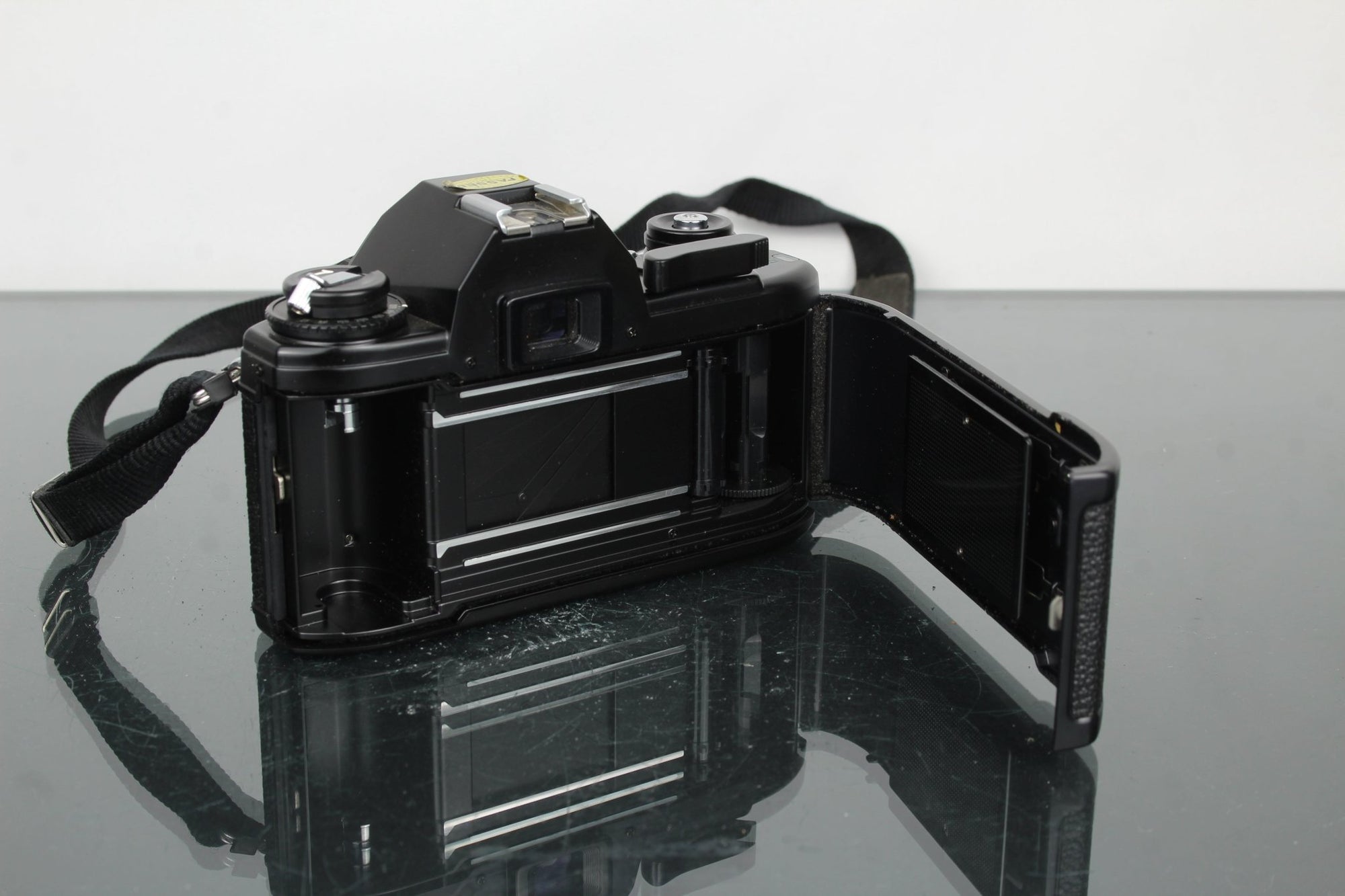 Nikon EM + Nikon 50mm 1:1.8 lens - Dutch|Thrift