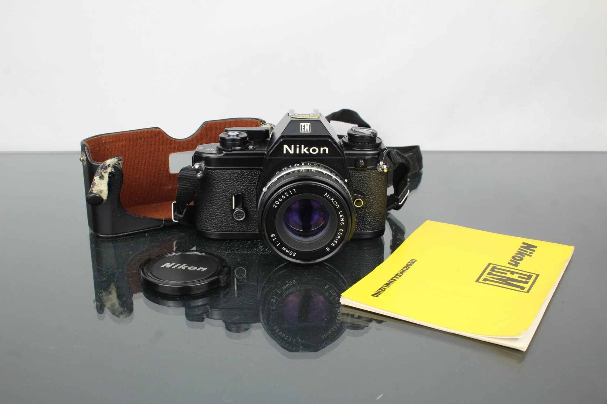 Nikon EM + Nikon 50mm 1:1.8 lens - Dutch|Thrift