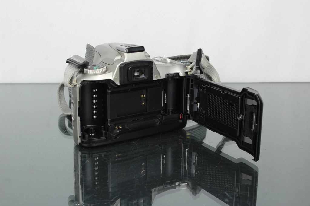 Nikon F55 - Dutch|Thrift