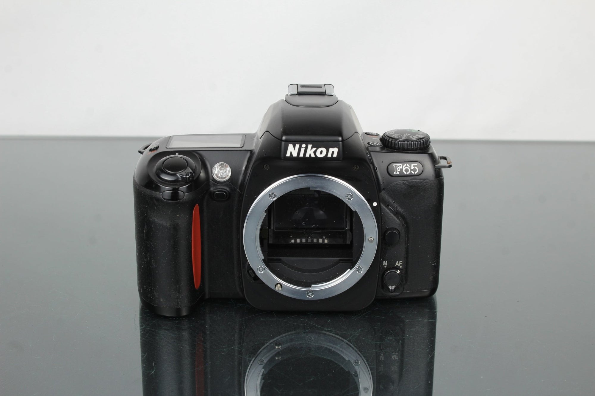 Nikon F65 - Dutch|Thrift