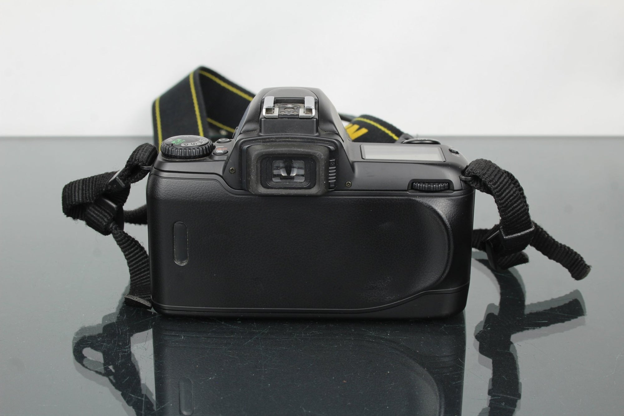 Nikon F65 + Nikon 35 - 80mm 1:4 - 5.6 lens - Dutch|Thrift