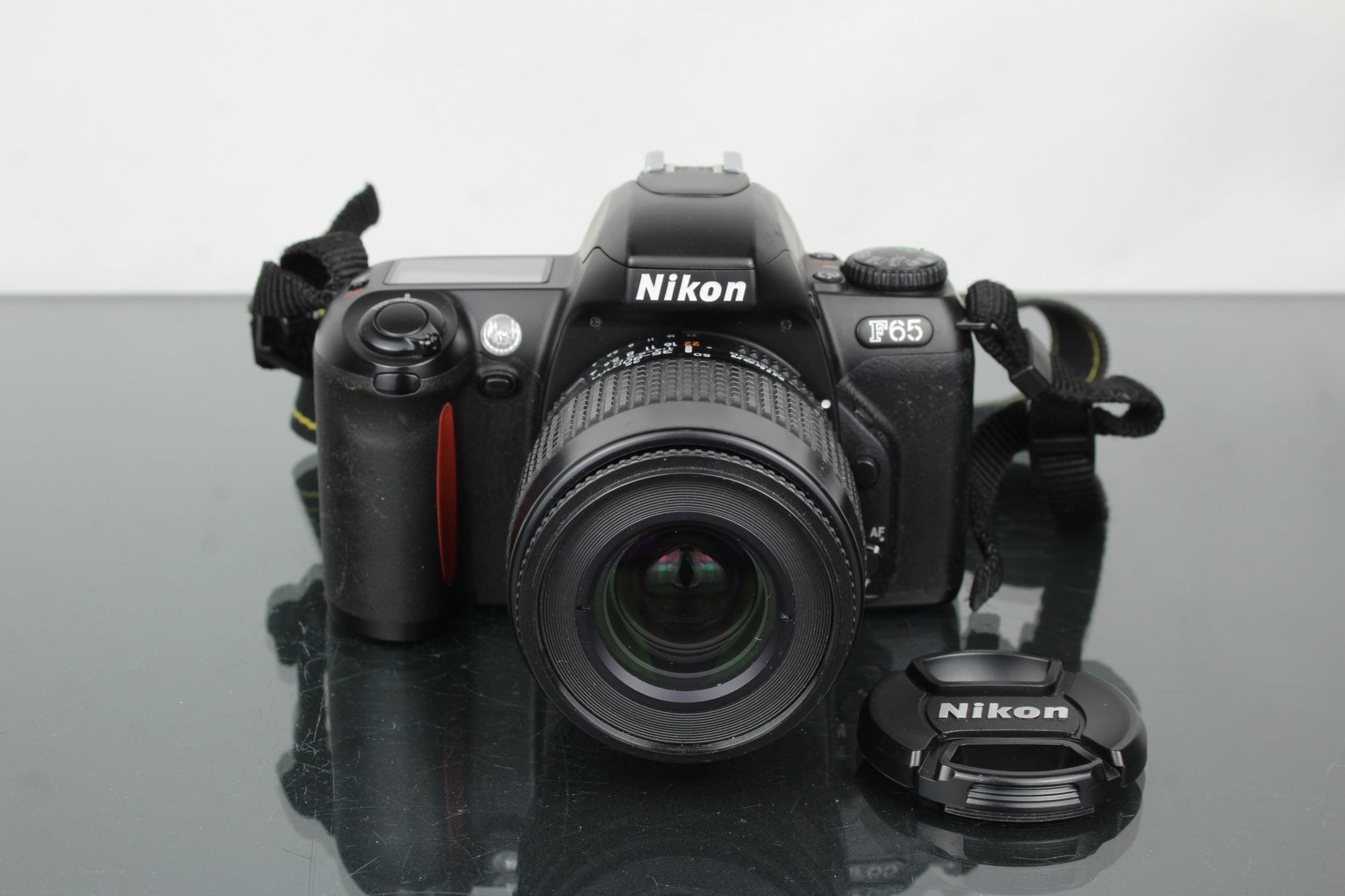 Nikon F65 + Nikon 35 - 80mm 1:4 - 5.6 lens - Dutch|Thrift