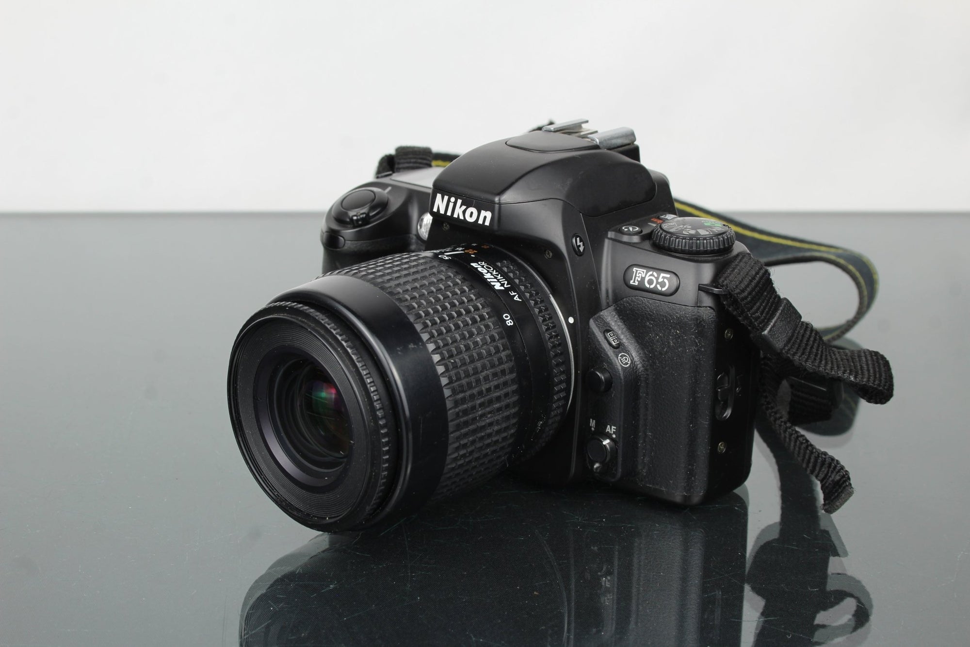 Nikon F65 + Nikon 35 - 80mm 1:4 - 5.6 lens - Dutch|Thrift