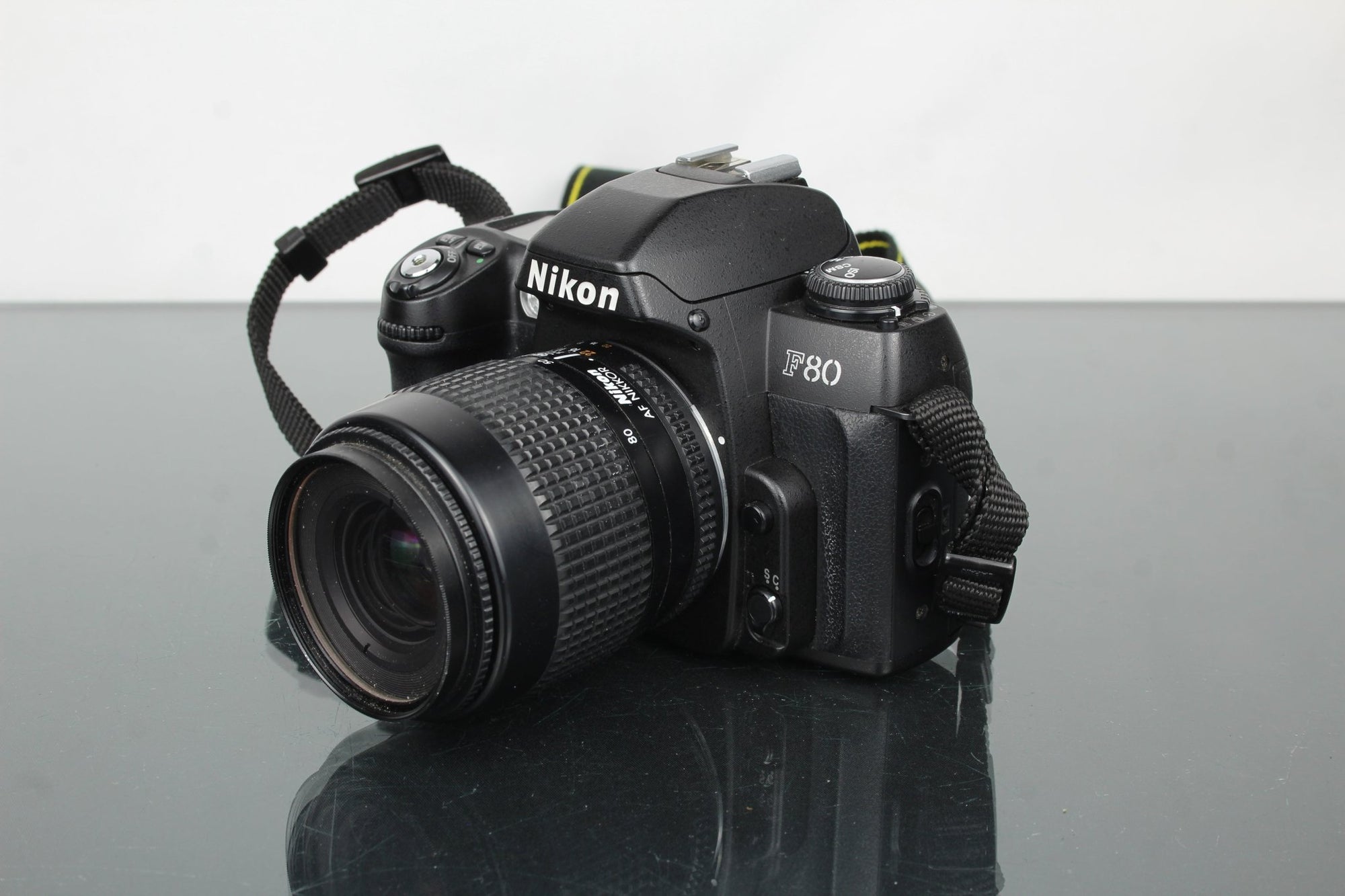 Nikon F80 + 35 - 80mm 1:4 - 5.6 Nikon lens - Dutch|Thrift