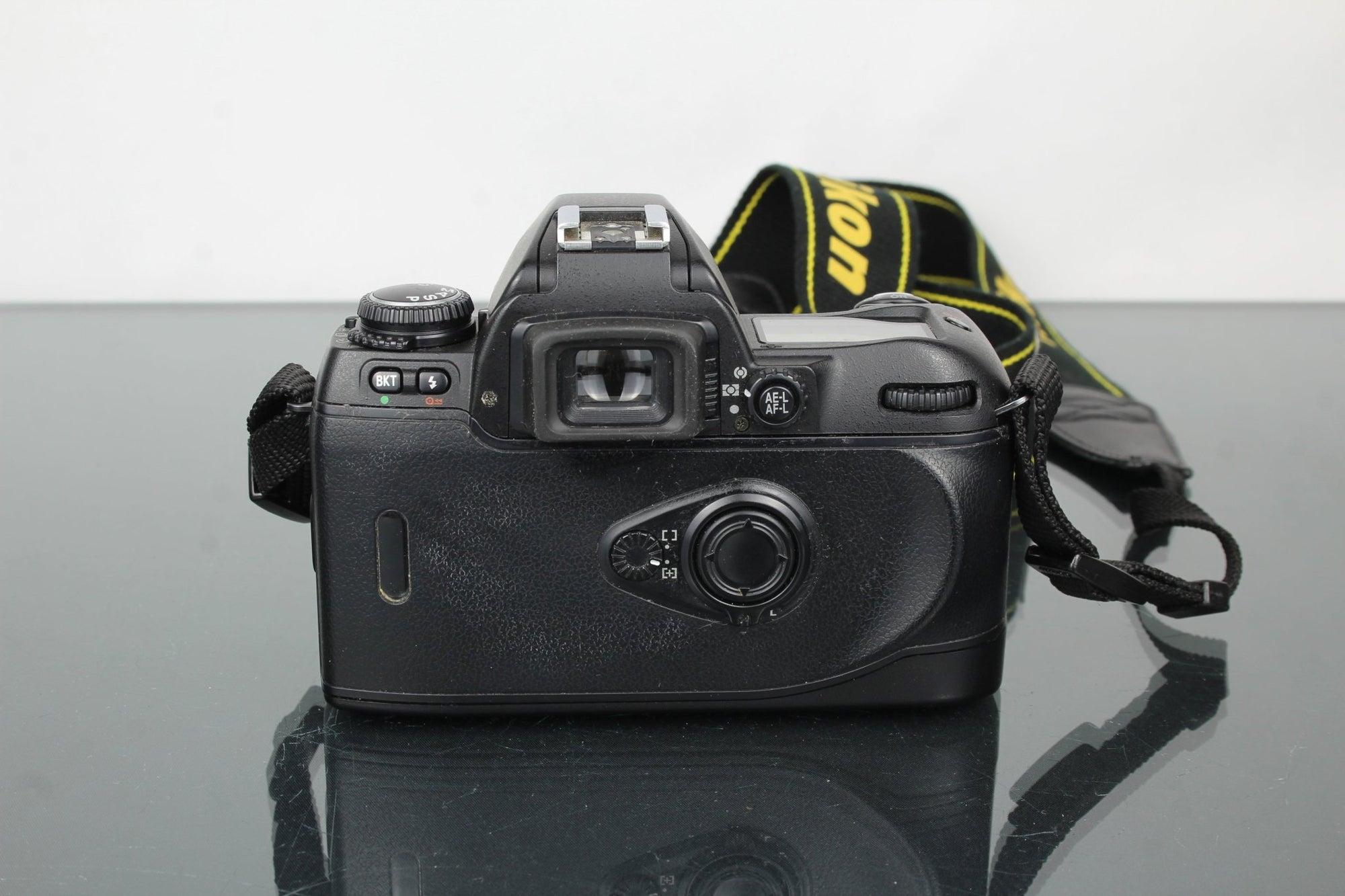 Nikon F80 + 35 - 80mm 1:4 - 5.6 Nikon lens - Dutch|Thrift
