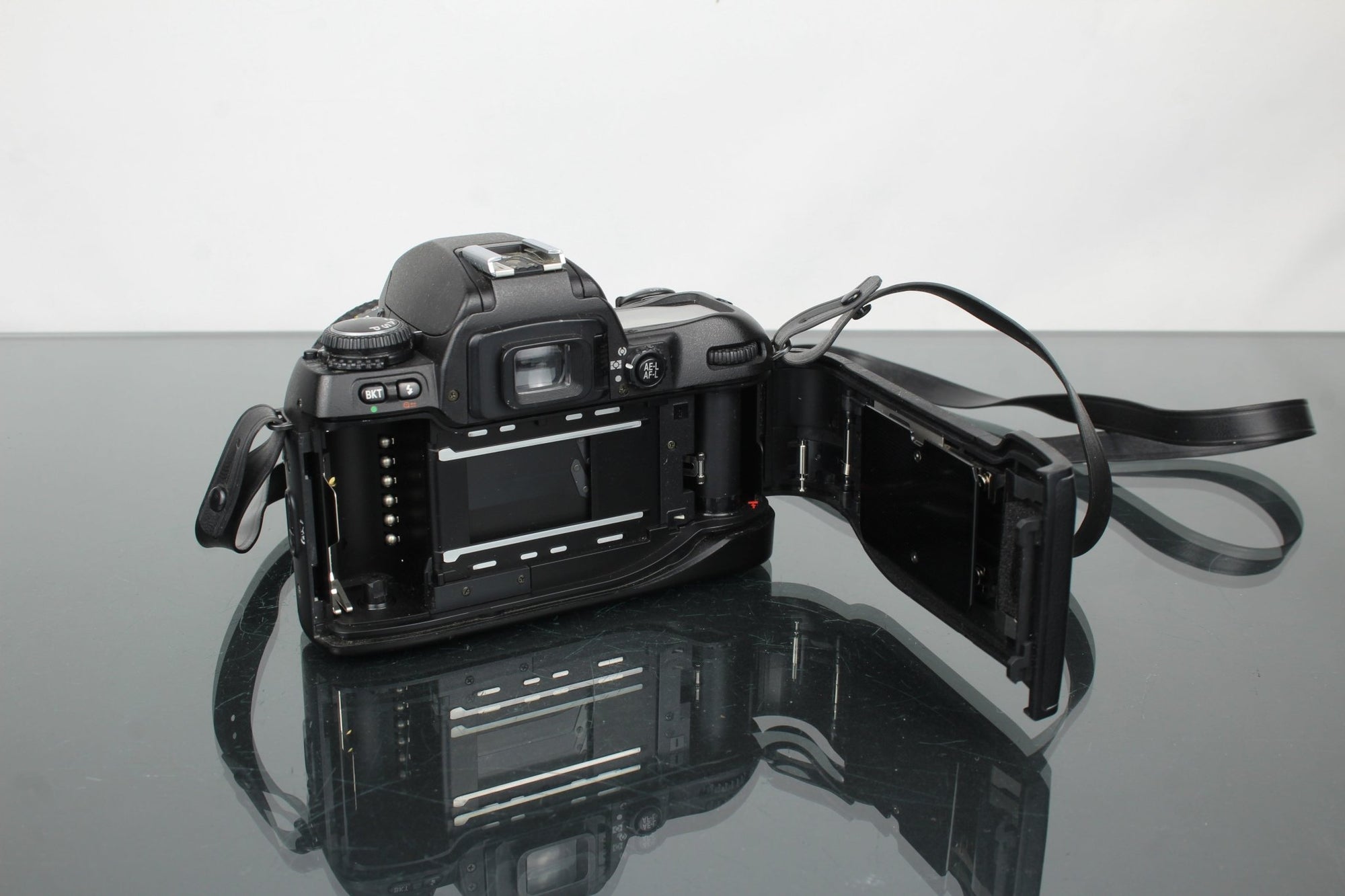 Nikon F80 + Nikon 35 - 80mm 1:4 - 5.6 lens - Dutch|Thrift
