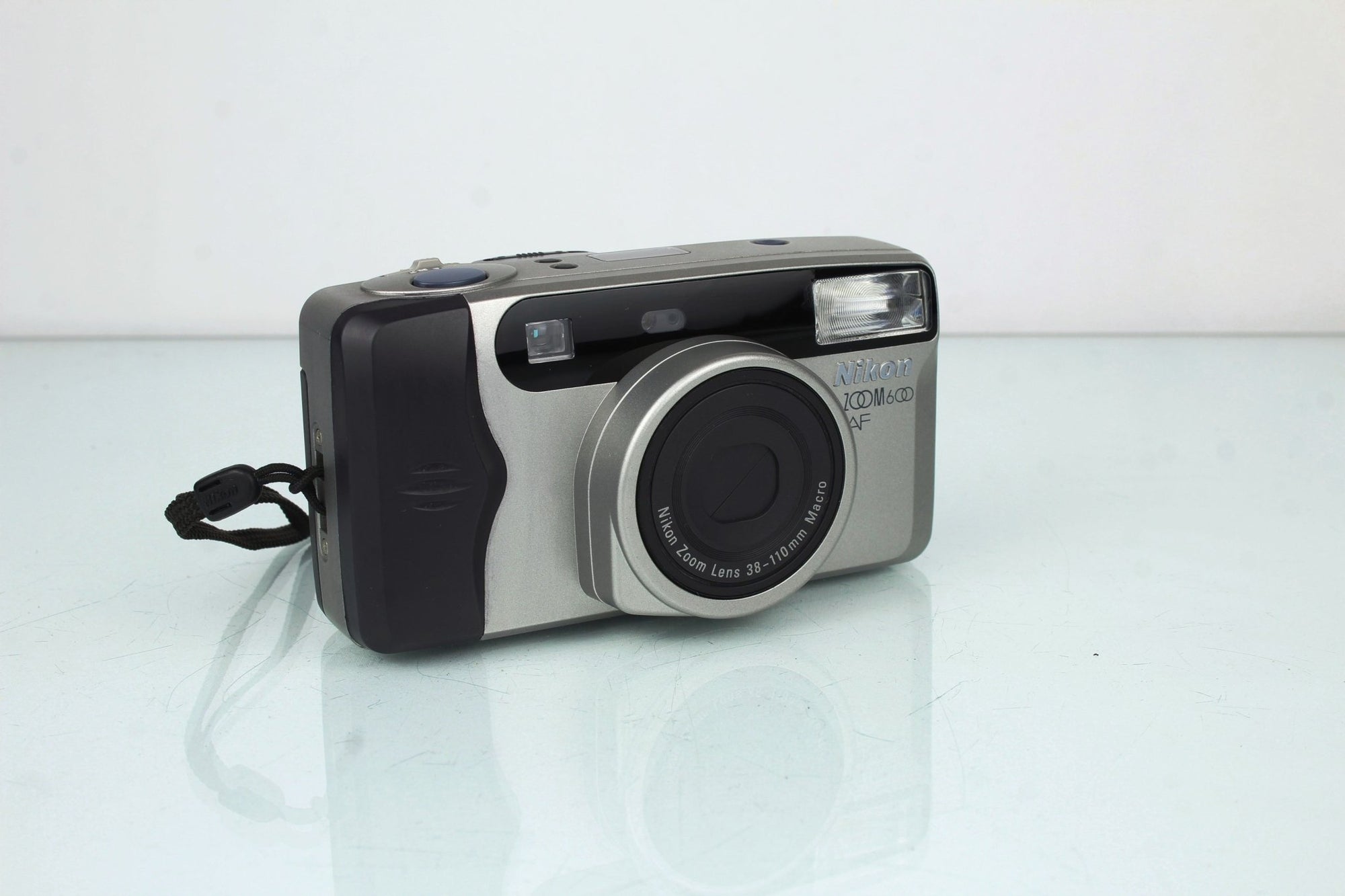 Nikon Zoom600 AF - Dutch|Thrift