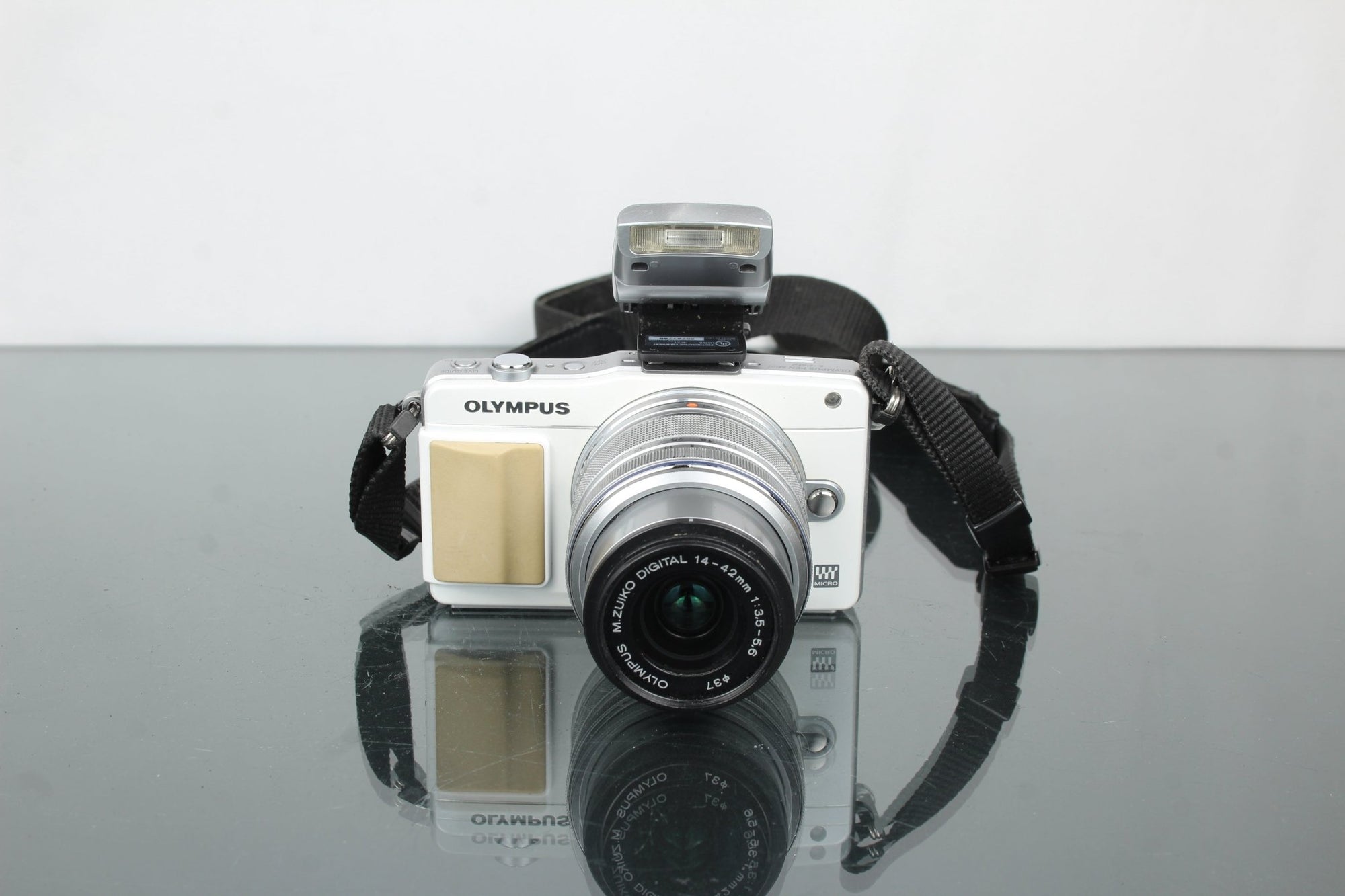 Olympus PEN Mini E - PM2 + Olympus M.Zuiko Digital 14 - 42mm 1:3.5 - 5.6 - Dutch|Thrift
