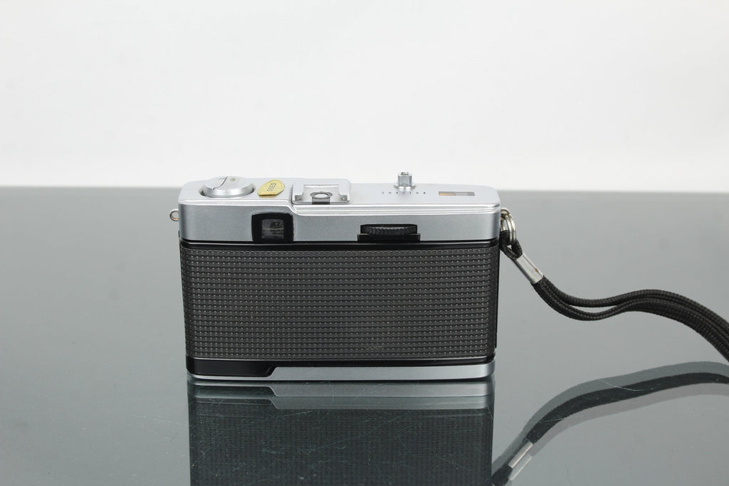 Olympus Trip 35 - Dutch|Thrift