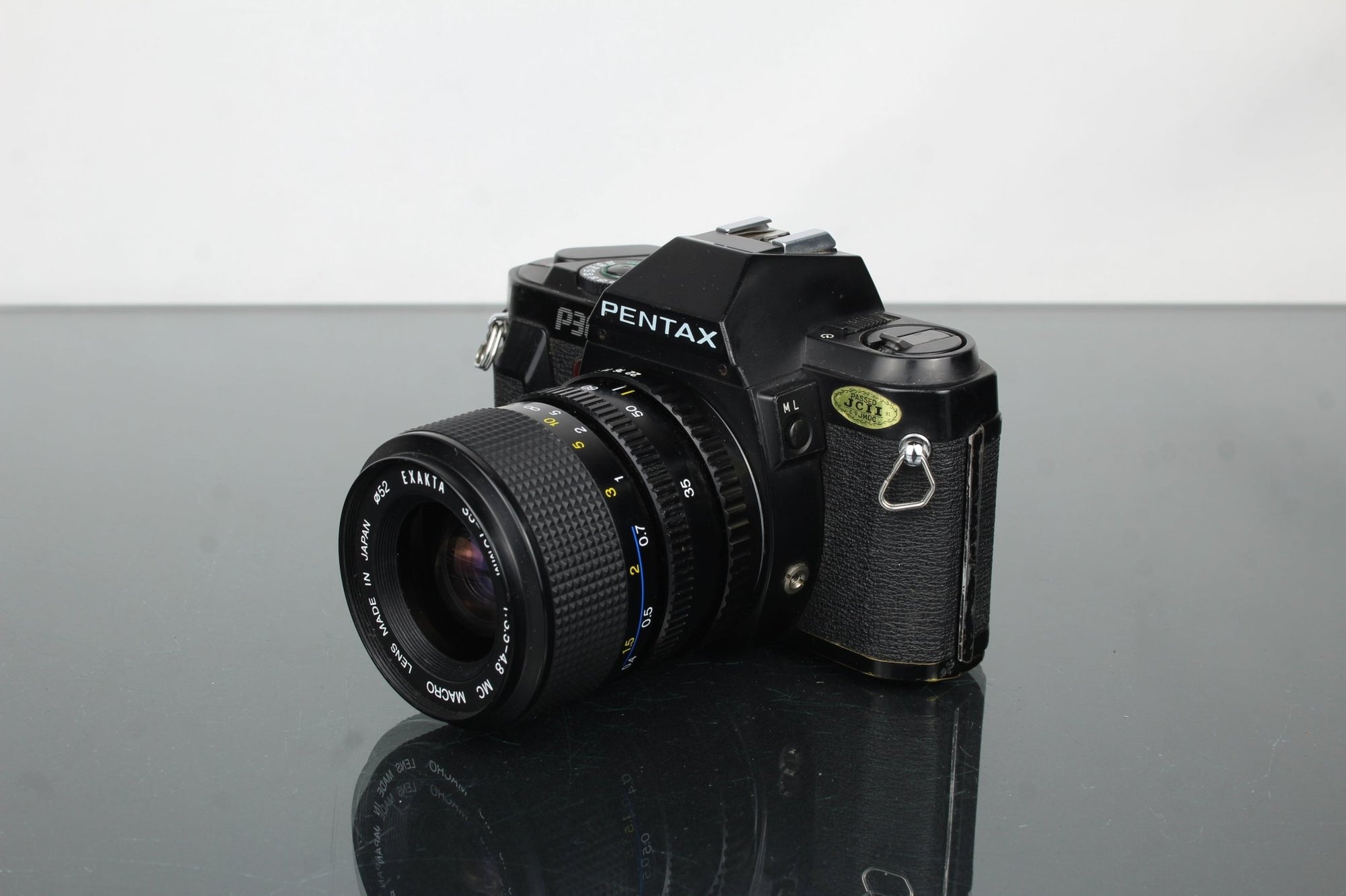 Pentax P30 + Exakta 25 - 70mm 1:3.5 - 4.8 lens - Dutch|Thrift